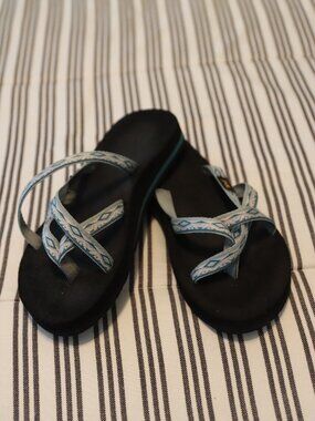Teva Olowahu Lightweight Blue/White Strappy Sandal Size 5 Summer Pool Beach